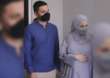 “Dah Berapa Bulan Tu?” – Aksi Neelofa Pegang Perut Jadi Tanda Tanya