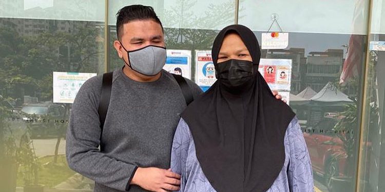 “Doakan Saya Jadi Bapa Terbaik” – Sepuluh Tahun Menanti, Azmi Timang Cahaya Mata Sulung