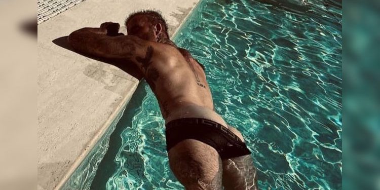 “You’re Welcome” – Victoria Belanja Foto Punggung David