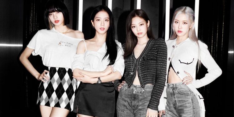 Anggota Blackpink Henti Terima Hadiah Pemberian Peminat