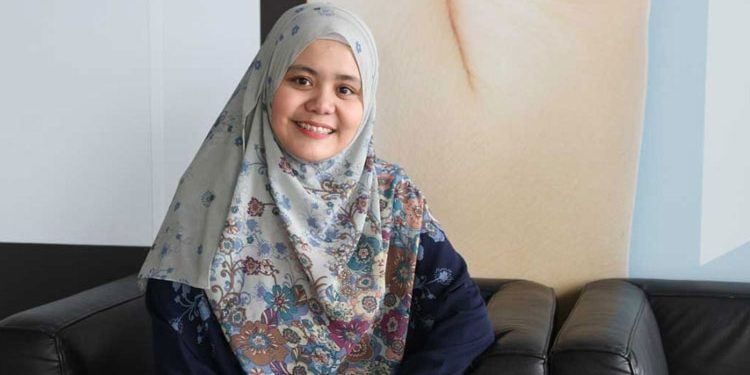 “Makin Banyak Belajar, Makin Sedikit Ilmu” – Najwa Latif Bakal Jadi Doktor