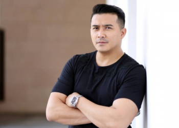“Abang Ni Artis Suam-suam Kuku” – Aaron Aziz Terpaksa Jamah Makanan Atas Tong Sampah