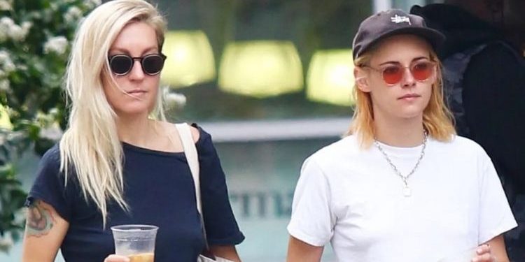 Heroin Twilight, Kristen Stewart Bertunang Dengan Teman Wanita