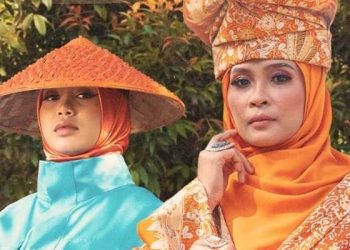 [VIDEO] “Silap Kami Tak Kaji Dulu” – Perlekeh Busana Tradisi Melayu, Bunga Mohon Maaf