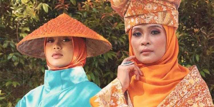 [VIDEO] “Silap Kami Tak Kaji Dulu” – Perlekeh Busana Tradisi Melayu, Bunga Mohon Maaf