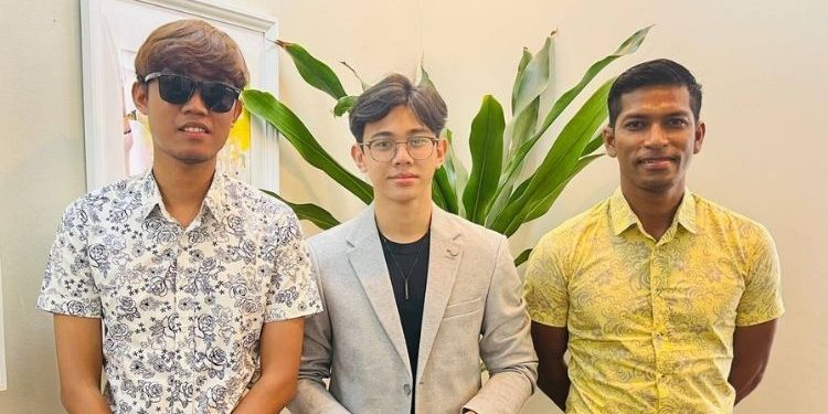 “Maafkan Kekhilafan Kami” – Tiga Pelakon Iklan Promosikan Aplikasi Gay Akui Mereka Naif