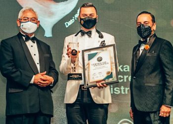 “Penutup Terbaik 2021” – Fazley Yaakob Dianugerah Tokoh Usahawan Selebriti SEBA 2021