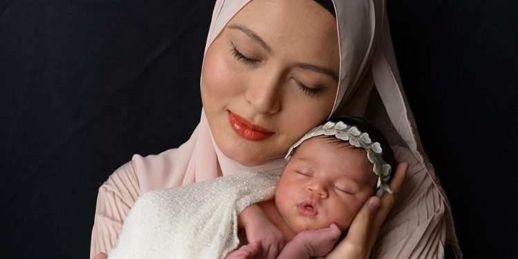 “Ambil Nama Aunty Belah Bapanya” – Syida Melvin Dedah Wajah Dan Nama Puteri Kedua